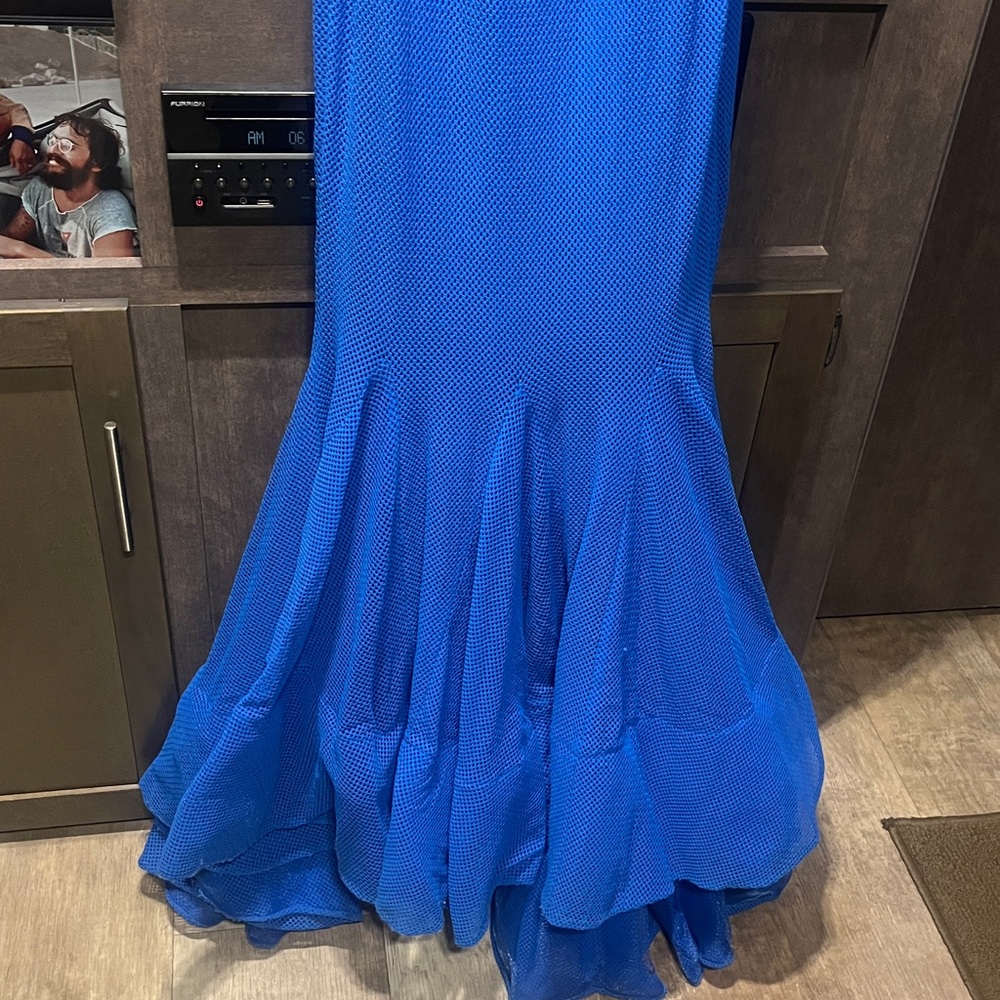 Formal dress - Picture 3 of 5
